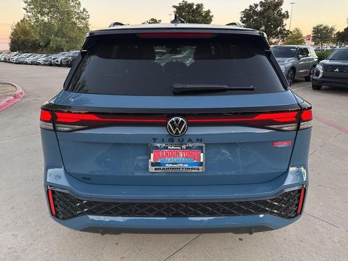 2025 Volkswagen Tiguan 2.0T SE R-Line Black