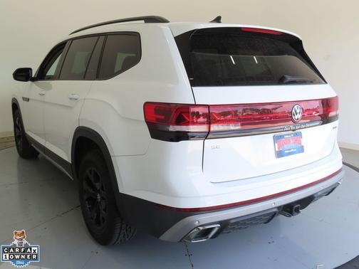 Pure White 2024 Volkswagen Atlas 2.0T SE w/Technology 4MOTION