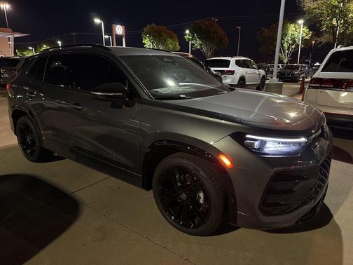 2025 Volkswagen Tiguan 2.0T SE R-Line Black