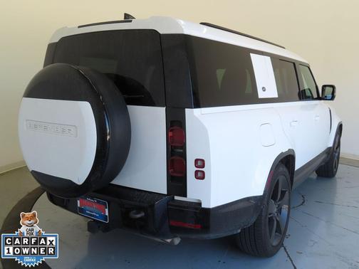 2024 Land Rover Defender 130 P400 X-Dynamic SE