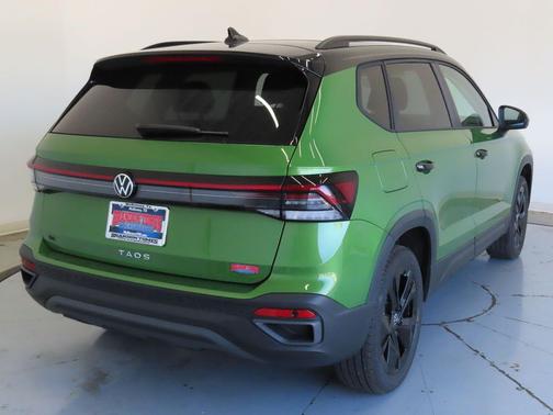 2026 Volkswagen Taos SE Black