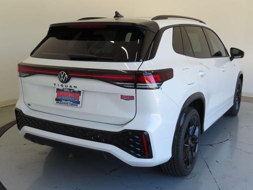 2025 Volkswagen Tiguan 2.0T SE R-Line Black