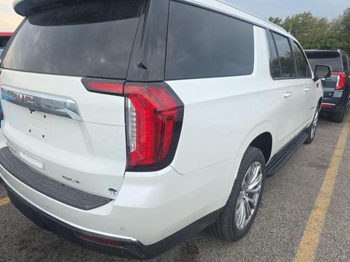 2022 GMC Yukon XL SLT