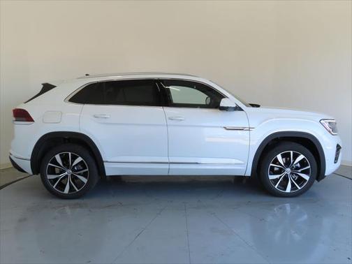 2025 Volkswagen Atlas Cross Sport 2.0T SEL Premium