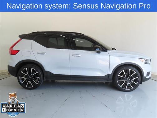 2022 Volvo XC40 T5 R-Design