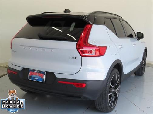 2022 Volvo XC40 T5 R-Design
