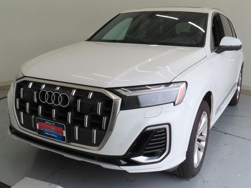 White 2025 Audi Q7 55 Premium Plus