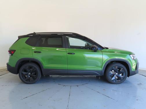 2026 Volkswagen Taos SE Black