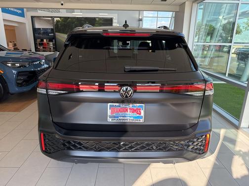 2025 Volkswagen Tiguan 2.0T SE R-Line Black