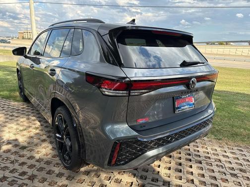 2025 Volkswagen Tiguan 2.0T SE R-Line Black