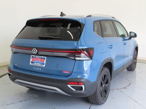 2026 Volkswagen Taos SE