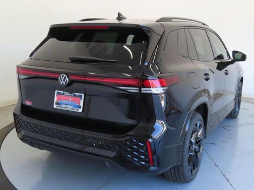 2025 Volkswagen Tiguan 2.0T SE R-Line Black