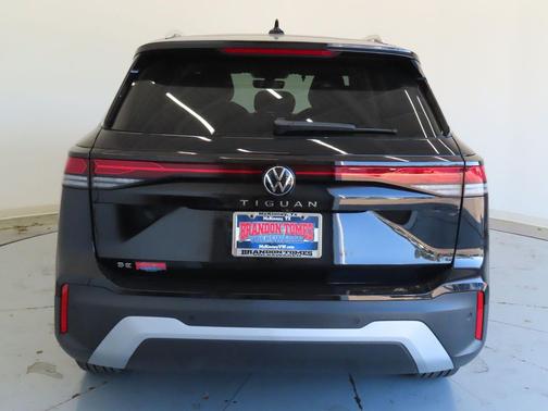 2025 Volkswagen Tiguan 2.0T SE