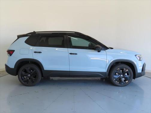 2025 Volkswagen Taos 1.5T SE Black