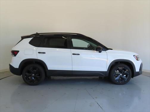 2025 Volkswagen Taos 1.5T SE Black