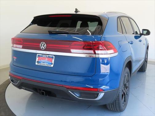 2025 Volkswagen Atlas Cross Sport 2.0T SE w/Technology