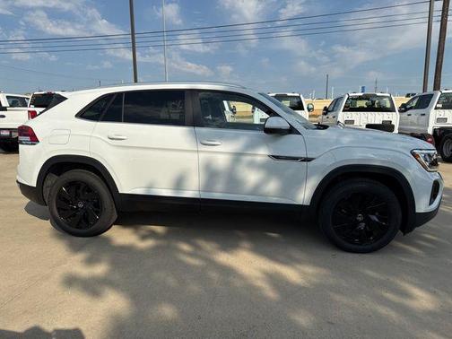 2025 Volkswagen Atlas Cross Sport 2.0T SE w/Technology