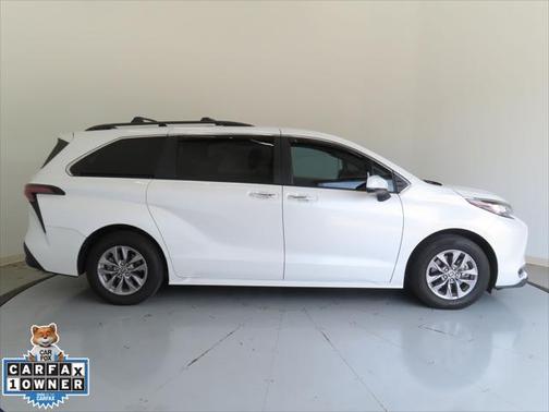 2023 Toyota Sienna XLE 8 Passenger