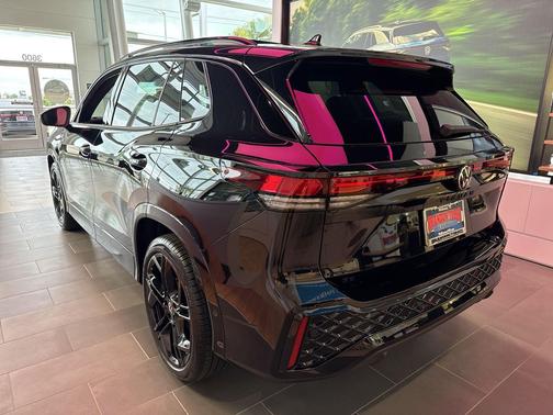 2025 Volkswagen Tiguan 2.0T SE R-Line Black