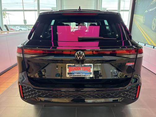 2025 Volkswagen Tiguan 2.0T SE R-Line Black