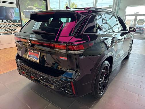 2025 Volkswagen Tiguan 2.0T SE R-Line Black