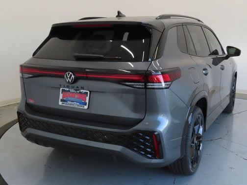 2025 Volkswagen Tiguan 2.0T SE R-Line Black