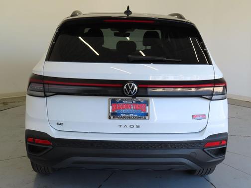 2026 Volkswagen Taos SE Black