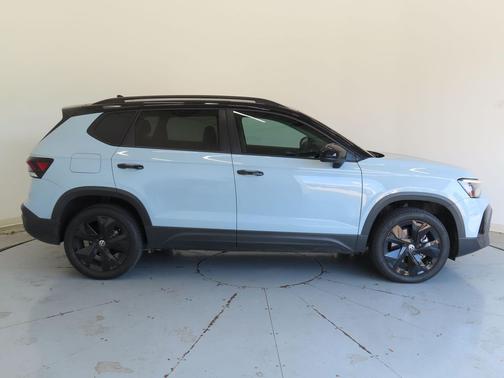 2025 Volkswagen Taos 1.5T SE Black