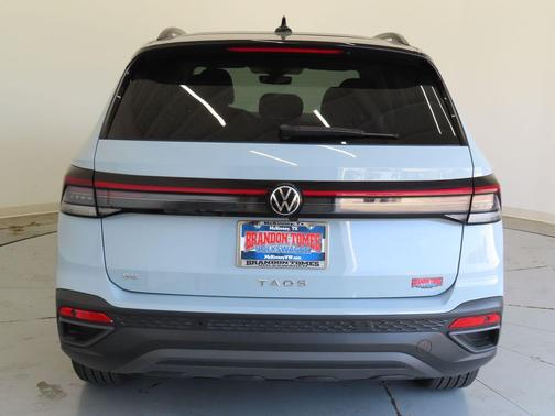 2025 Volkswagen Taos 1.5T SE Black