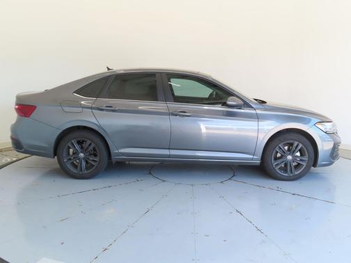 Platinum Gray 2024 Volkswagen Jetta 1.5T SE