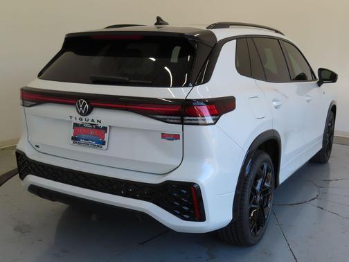 2025 Volkswagen Tiguan 2.0T SE R-Line Black