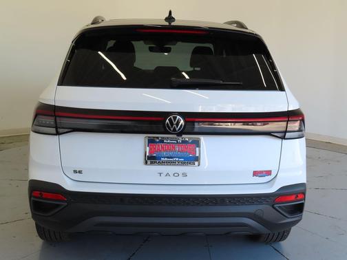 2026 Volkswagen Taos SE Black