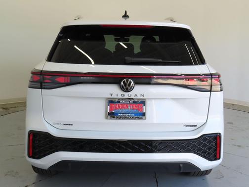 2026 Volkswagen Tiguan 2.0T SEL R-Line 4MOTION