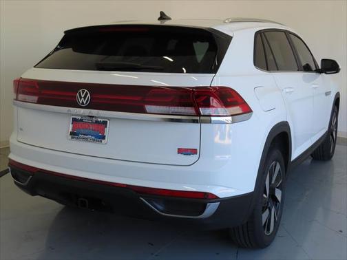 2025 Volkswagen Atlas Cross Sport 2.0T SE w/Technology