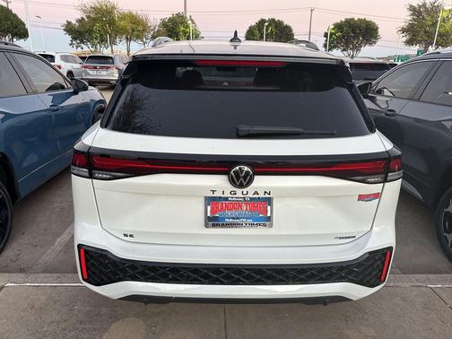 2025 Volkswagen Tiguan 2.0T SE R-Line Black 4MOTION