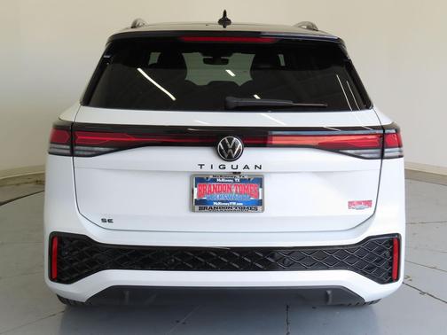 2026 Volkswagen Tiguan 2.0T SE R-Line Black