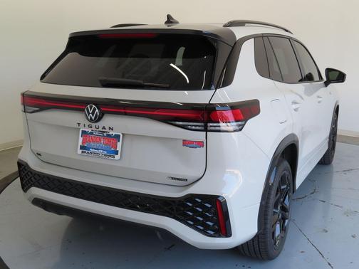 2025 Volkswagen Tiguan 2.0T SE R-Line Black 4MOTION