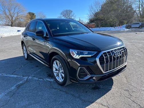 2025 Audi Q3 Premium 45 TFSI S line quattro Tiptronic