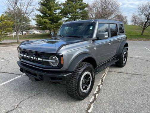 CARBONIZED GRAY METALLIC 2023 Ford Bronco Outer Banks