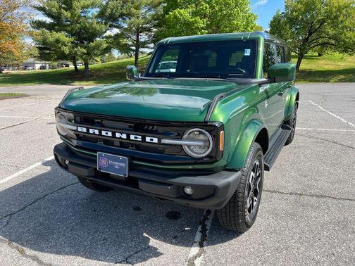 ERUPTION GREEN METALLIC 2025 Ford Bronco Outer Banks