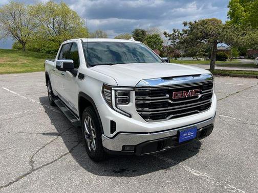 White Frost Tricoat 2022 GMC Sierra 1500 SLT
