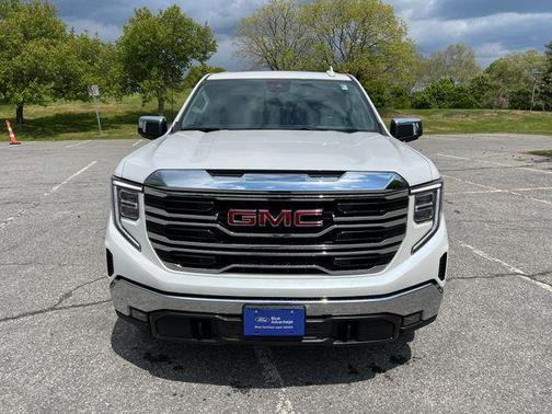 White Frost Tricoat 2022 GMC Sierra 1500 SLT