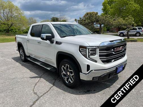 White Frost Tricoat 2022 GMC Sierra 1500 SLT