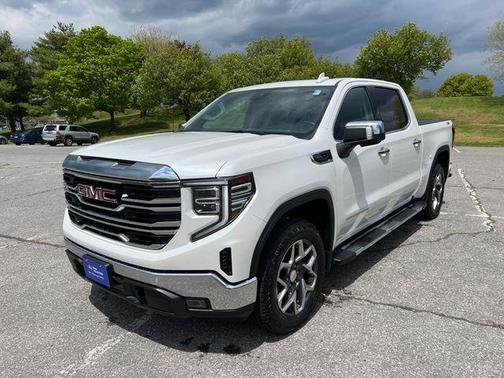 White Frost Tricoat 2022 GMC Sierra 1500 SLT