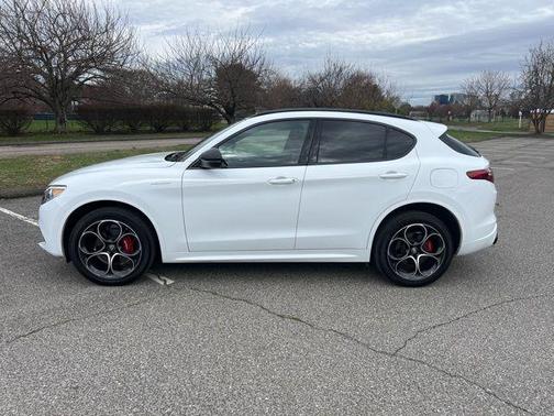 2023 Alfa Romeo Stelvio Veloce AWD