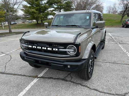 MARSH GRAY 2025 Ford Bronco Outer Banks
