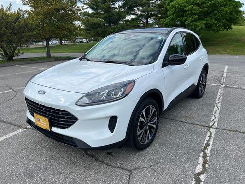 OXFORD WHITE 2022 Ford Escape SE