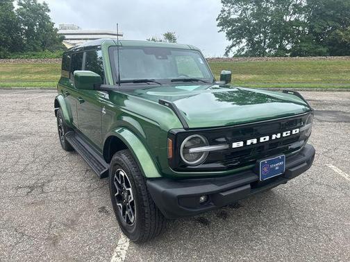 Eruption Green Metallic 2025 Ford Bronco Outer Banks