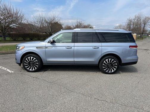2022 Lincoln Navigator Black Label