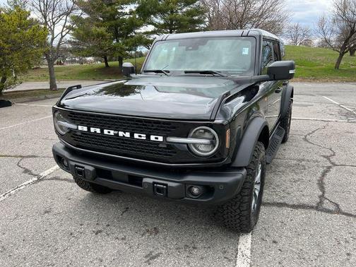 SHADOW BLACK 2025 Ford Bronco Badlands